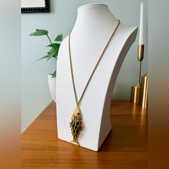 Vintage Articulated Fish Pendant Green Glass Marquise Cabochon Goldtone Necklace - Picture 8 of 11